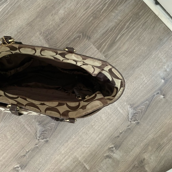 Vintage Coach Tote and or Diaper Bag 7 pockets inside, 2 outside slots & zipper - Picture 13 of 17